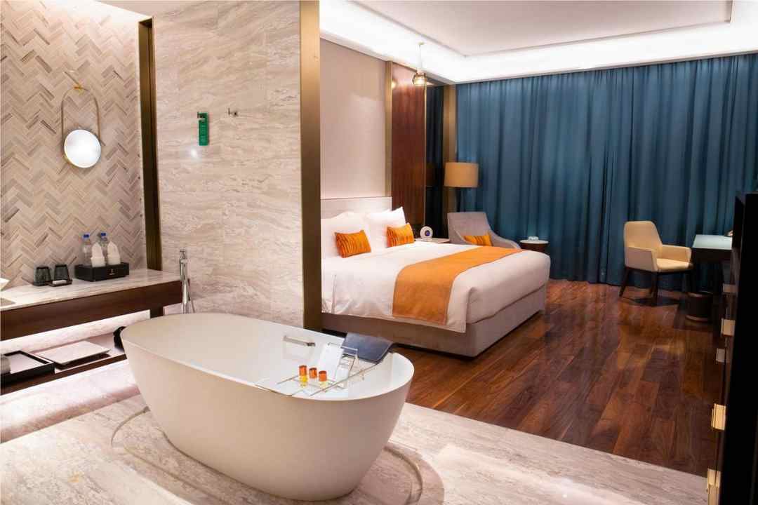 Phòng ngủ tiện nghi tại khách sạn Crown cho bạn một giấc ngủ ngon