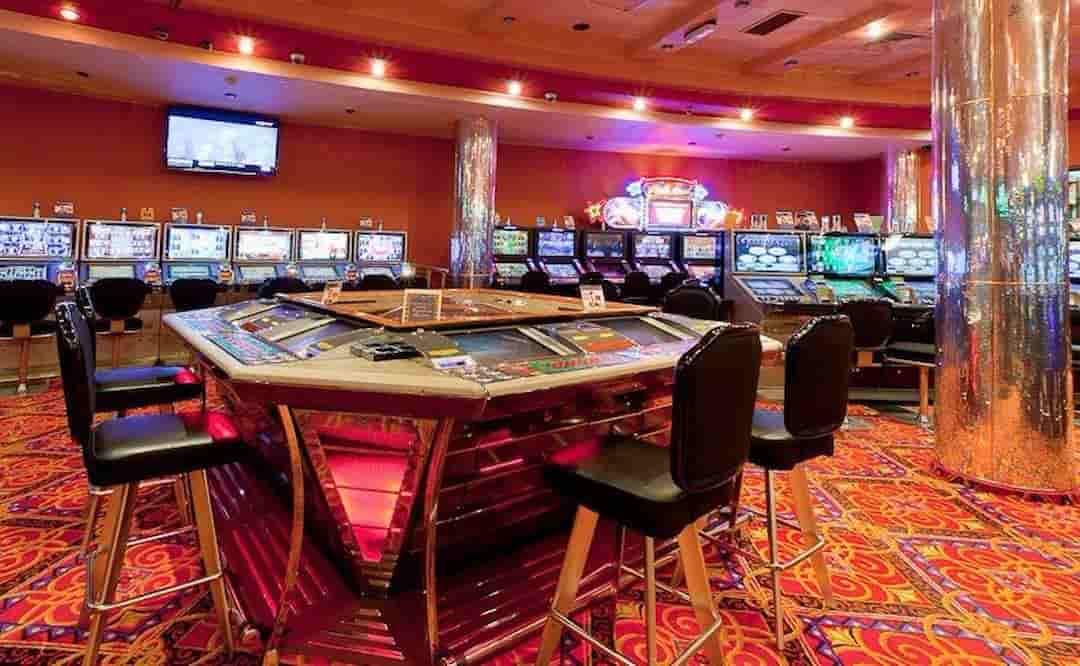 Diamond Crown Hotel & Casino là một khách sạn cao cấp mà bạn nên dừng chân để nghỉ ngơi